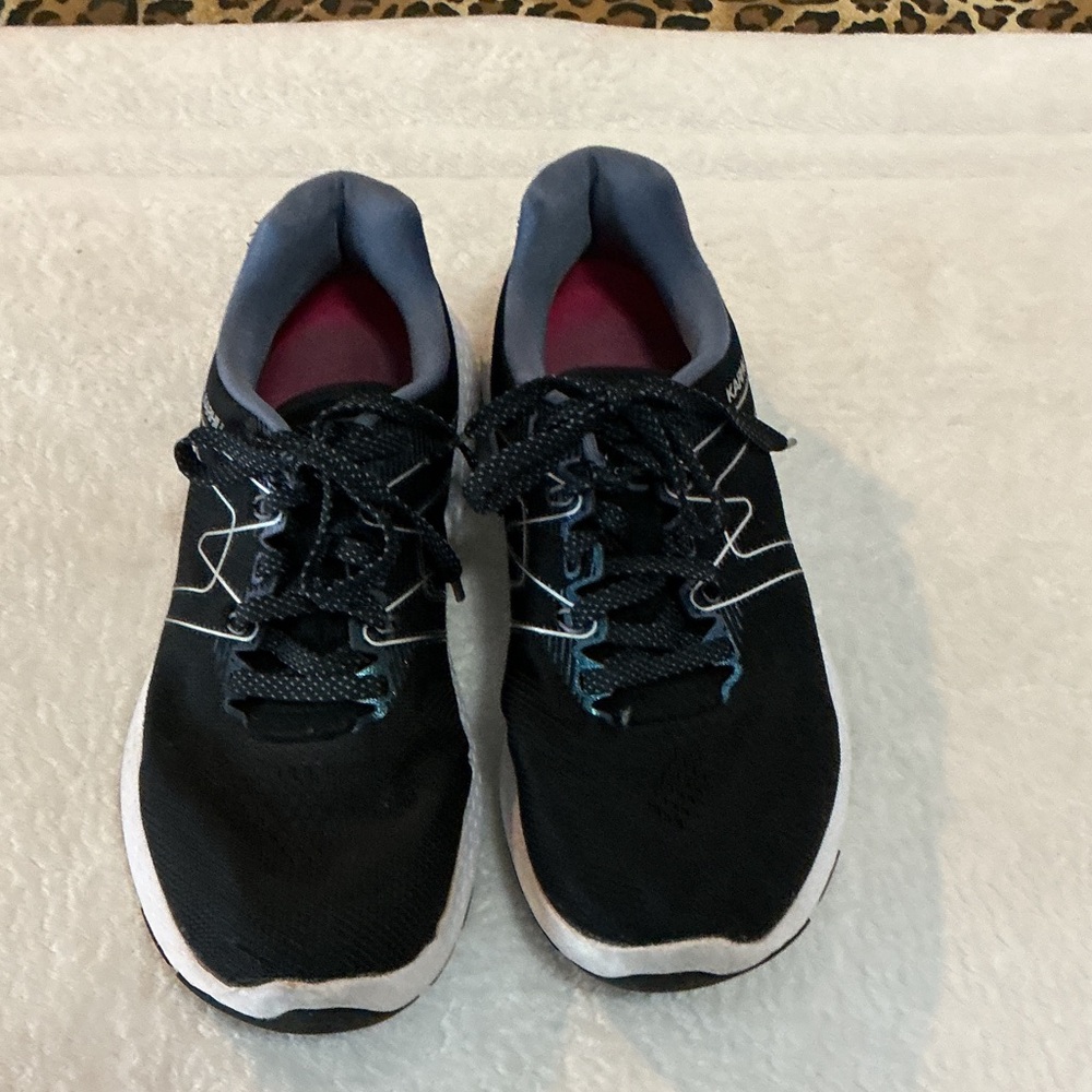 Karhu Black Athletic Running Sneakers with Gray Collar